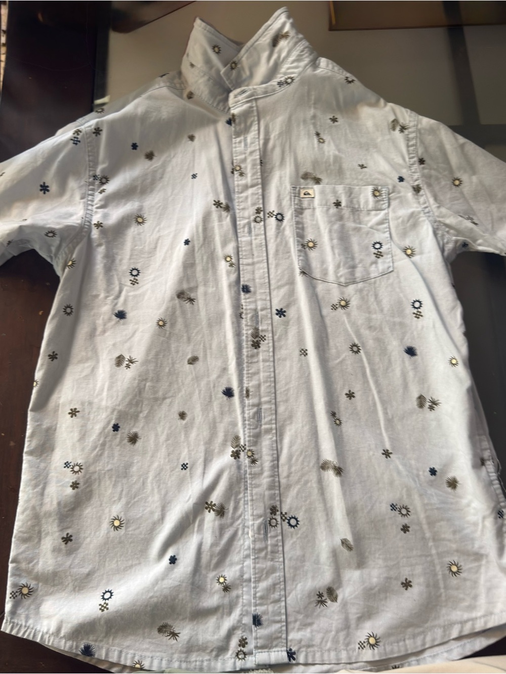 Quiksilver White Short-Sleeve Button-Down Shirt with Navy and Gold Print